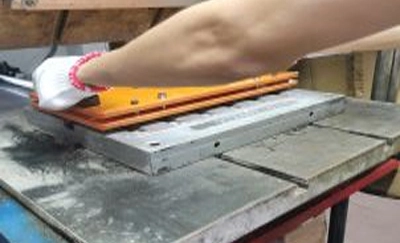 Fabricantes de produtos de borracha de silicone levá-lo para entender os três principais processos de moldagem de silicone