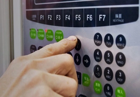 Aplicação do interruptor de membrana na indústria automobilística