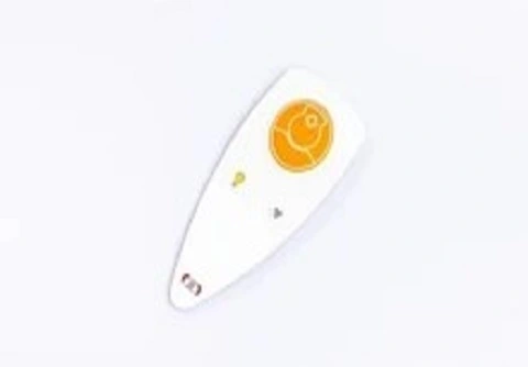Qual técnica de iluminação de fundo oferece a distribuição de luz mais uniforme para o interruptor de membrana?